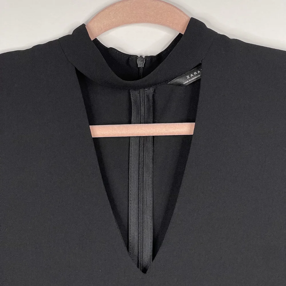 ZARA Plunge Choker Shift Dress Medium Black V-Neck Short Sleeve Back Zip #7289 - Picture 5 of 16
